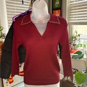 Chic V-Neck Burgundy Sweater with Chain Accent